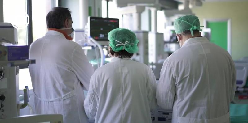 Covid-19, variante Omicron nel 90 per cento dei nuovi casi in Puglia. La regione rischia la zona gialla